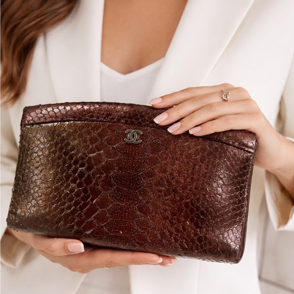 CHANEL Handbags - Chanel iridescent Metallic Snakeskin Cc Clutch